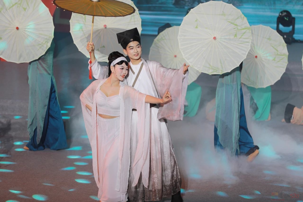 金蛇献瑞 美丽瑶乡 恭城2025年春节联欢晚会精彩上演838 / 作者:论坛小编01 / 帖子ID:318672