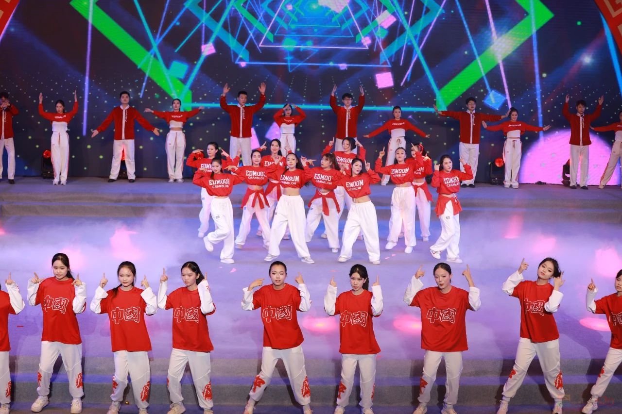 金蛇献瑞 美丽瑶乡 恭城2025年春节联欢晚会精彩上演175 / 作者:论坛小编01 / 帖子ID:318672