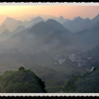 红岩摄