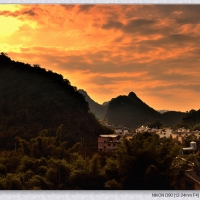夕阳下的小山村