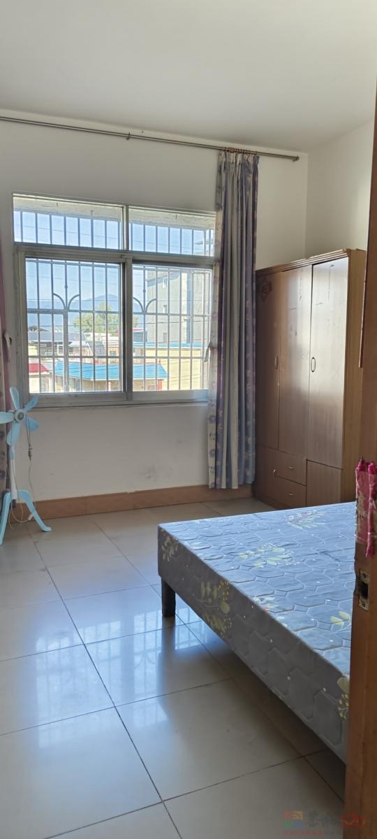 位于城中西路印山街口，三室两厅一厨一卫，110cm?，交通、购物、休闲、停车 ...713 / 作者:春姑娘 / 帖子ID:320803