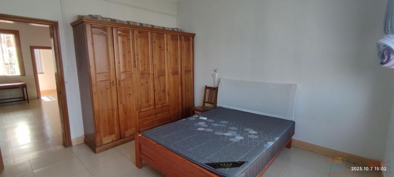 房屋面积86平方米，两房两厅，在物质局院内（老汽车站旁），旁边200米左右 ...784 / 作者:且行且珍惜 / 帖子ID:320807