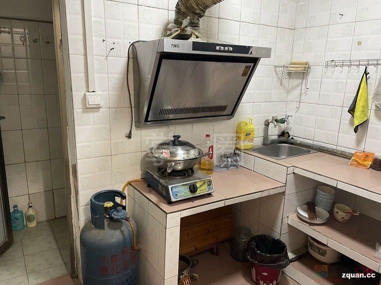 出租：滨江苑步梯2楼，一房一厅一厨一卫出租，房子干净，安静有阳台，楼下 ...597 / 作者:18777318l6H7 / 帖子ID:320837