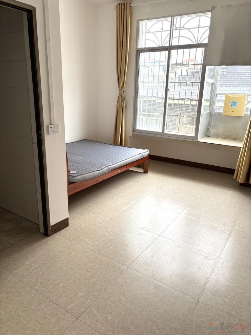 24米街有大单间出租，带空调热水器，拎包入住754 / 作者:周周43 / 帖子ID:320844