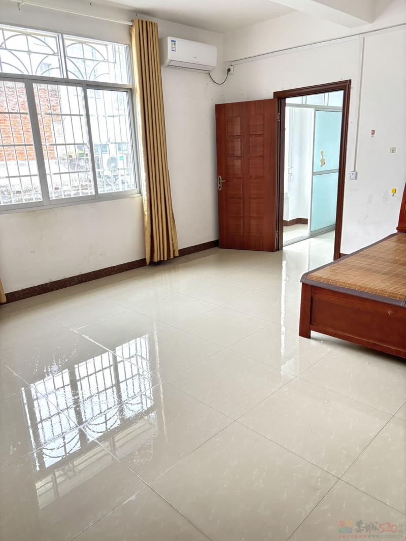 十字街大森林药房后面大单间出租，配套齐全，干净卫生，可放电动车跟充电 ...904 / 作者:周周43 / 帖子ID:320848