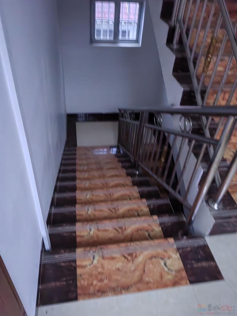 有房子出租3楼4楼。单房带卫生间、电热水器、有空调，有冰箱，床铺、 有洗 ...646 / 作者:18290071D9lN / 帖子ID:320893