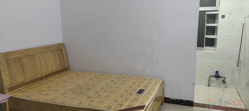 有房子出租3楼4楼。单房带卫生间、电热水器、有空调，有冰箱，床铺、 有洗 ...461 / 作者:18290071D9lN / 帖子ID:320903