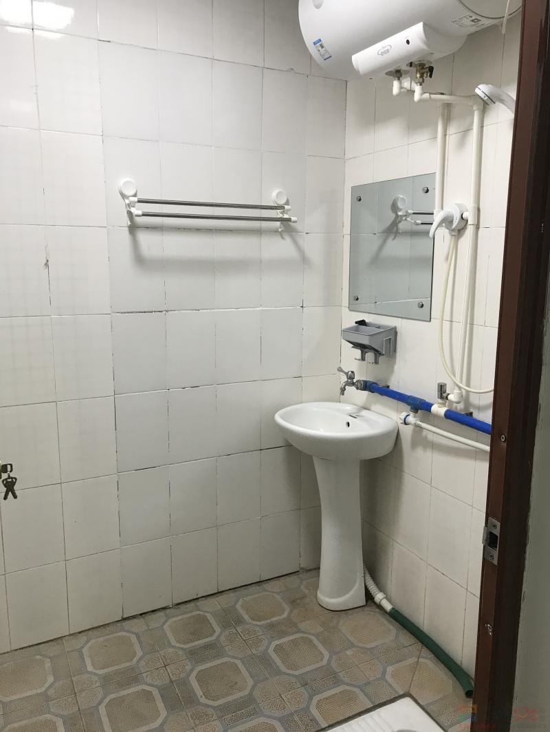 三楼，三小旁边，离天和超市很近。一房一厅，配有电热水器，床，衣柜，空调 ...397 / 作者:a阿里里啊 / 帖子ID:321195