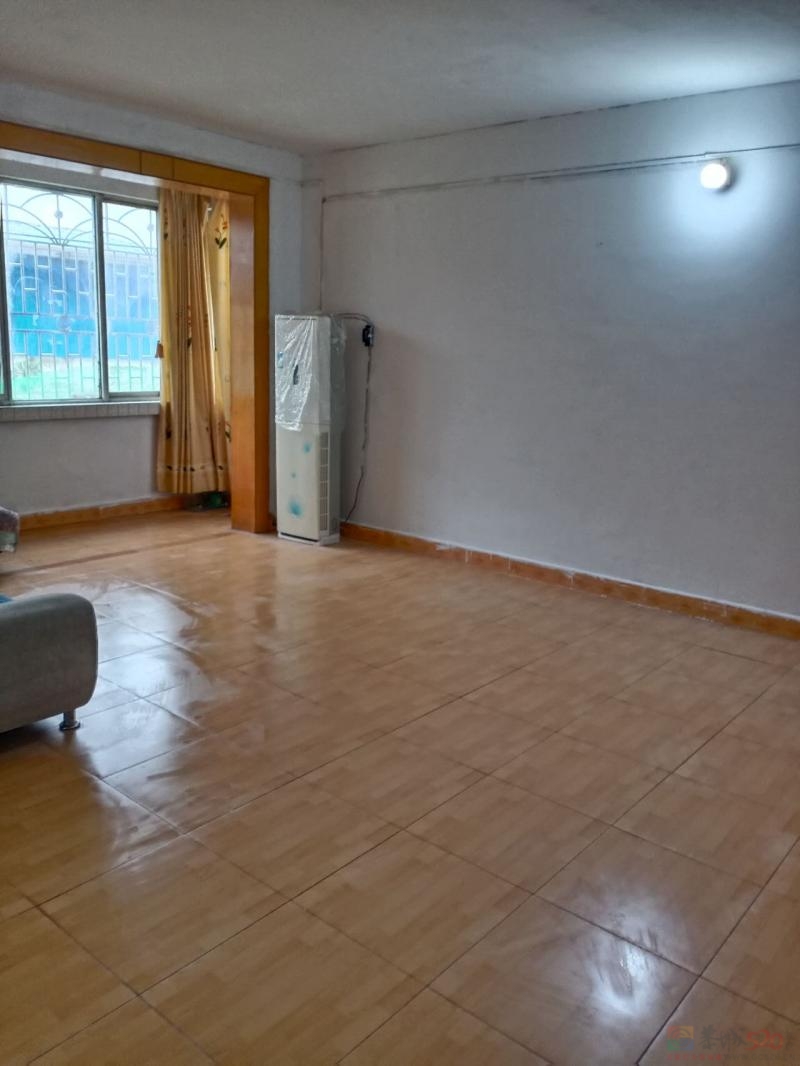 恭城县十字街百货大楼楼上三房一厅一厨两卫出租949 / 作者:飘泊的孤狼 / 帖子ID:321091