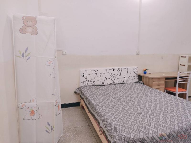 在县医院旁边，房间没有厨房，在院子里面，方便停电动车充电，350/月。空调 ...715 / 作者:^ΦωΦ^24K纯糖 / 帖子ID:321163