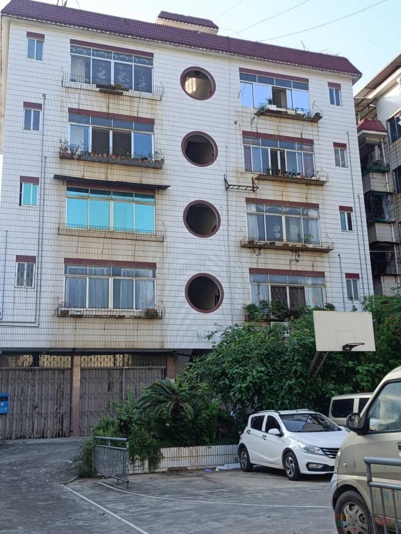 菜市旁老国税局院内，三房一厅一厨两卫出租，停车方便。 ...338 / 作者:南极温泉70 / 帖子ID:321286